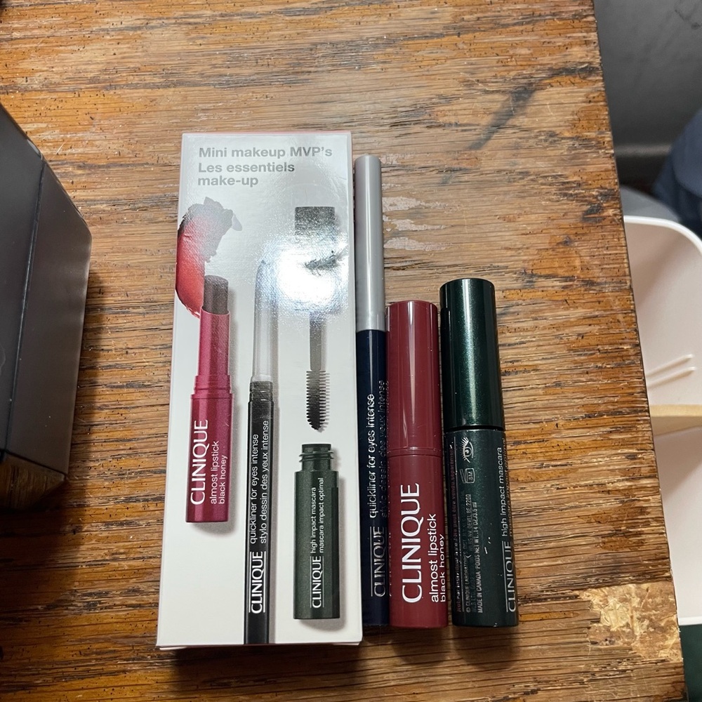 Clinique Mini makeup MVPs Les essentiels lipstick eyeliner mascara fan favorites - Picture 4 of 13